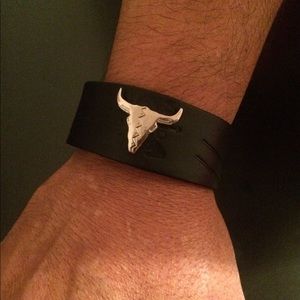 Trendy Bull bracelet in black